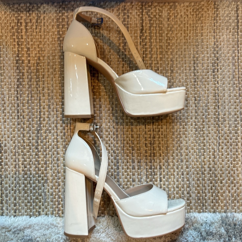 Amazing Mix no. 6 platform heels shade crème. Women’s size 7